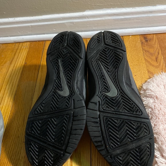 Men’s Nike’s - Picture 3 of 3